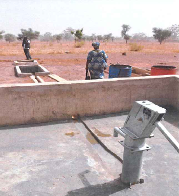 Abastament d'aigua potable a Burkina Faso mitjançant la construcció de pous de tipus foratge. Any 2013