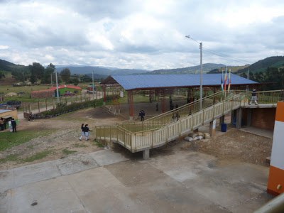 Construcció del segon nivell del col·legi Simon Bolivar sector Faracia del municipi de Lenguazaque - Colòmbia