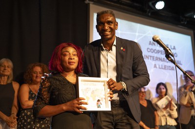 %{image/Description}