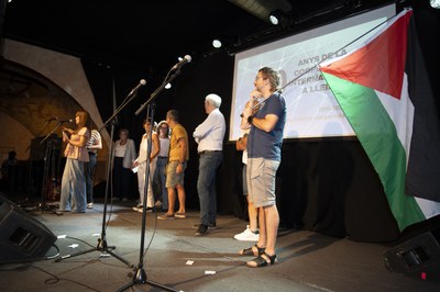 %{image/Description}